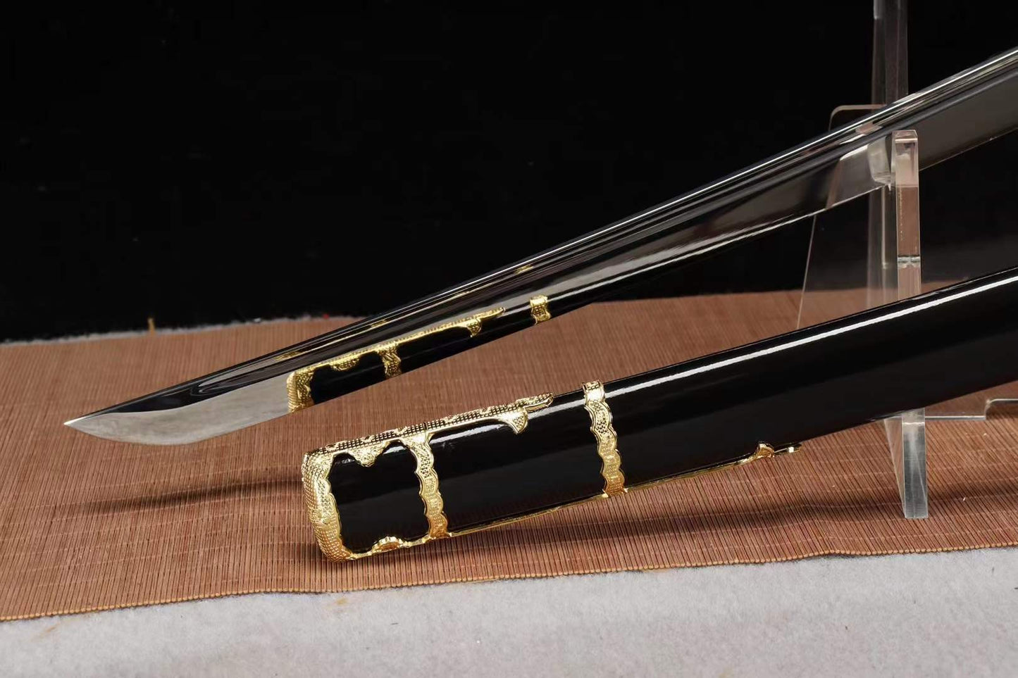 Mirror Half-Tachi