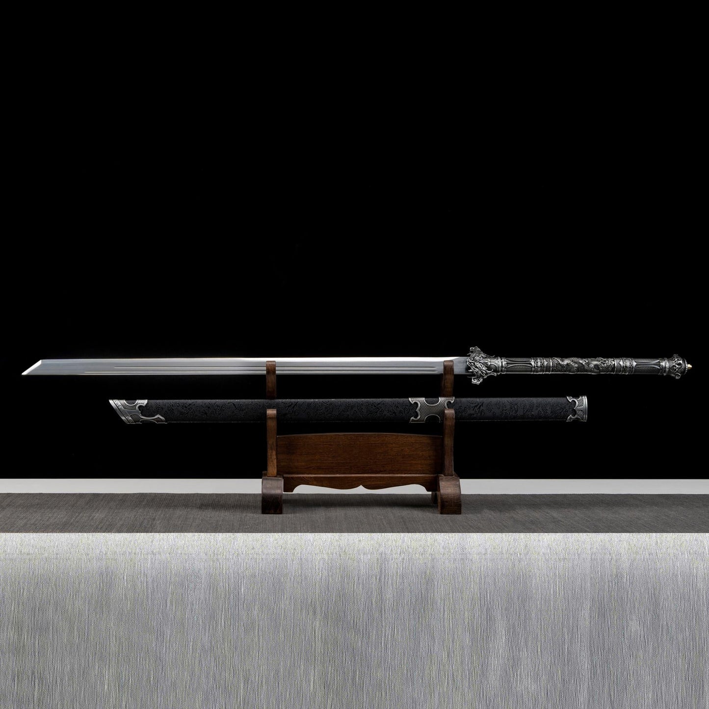 Dragon Saber 55” (Gold / Silver Edition)